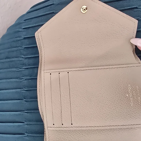 Louis Vuitton Victorine wallet - Picture 8 of 15